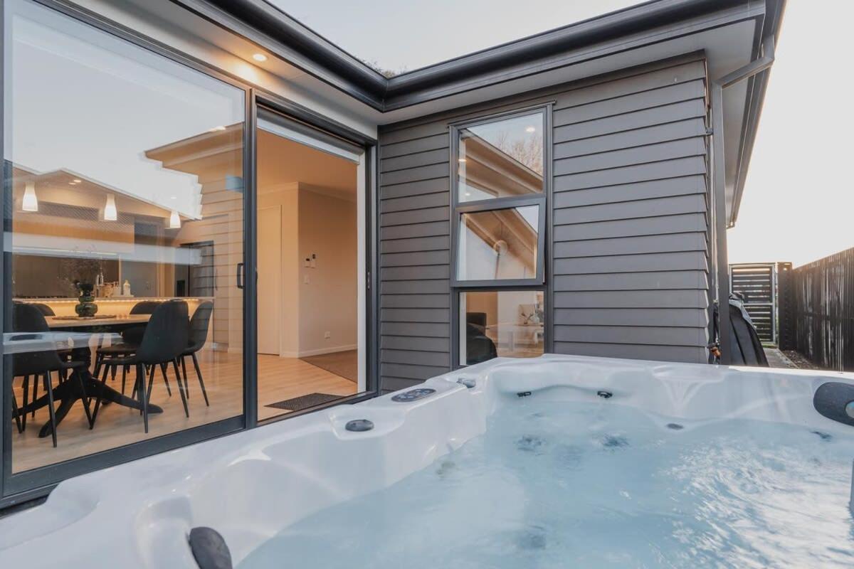 Elegant 3Br Home On Mustang Avenue ไครสต์เชิร์ช ภายนอก รูปภาพ