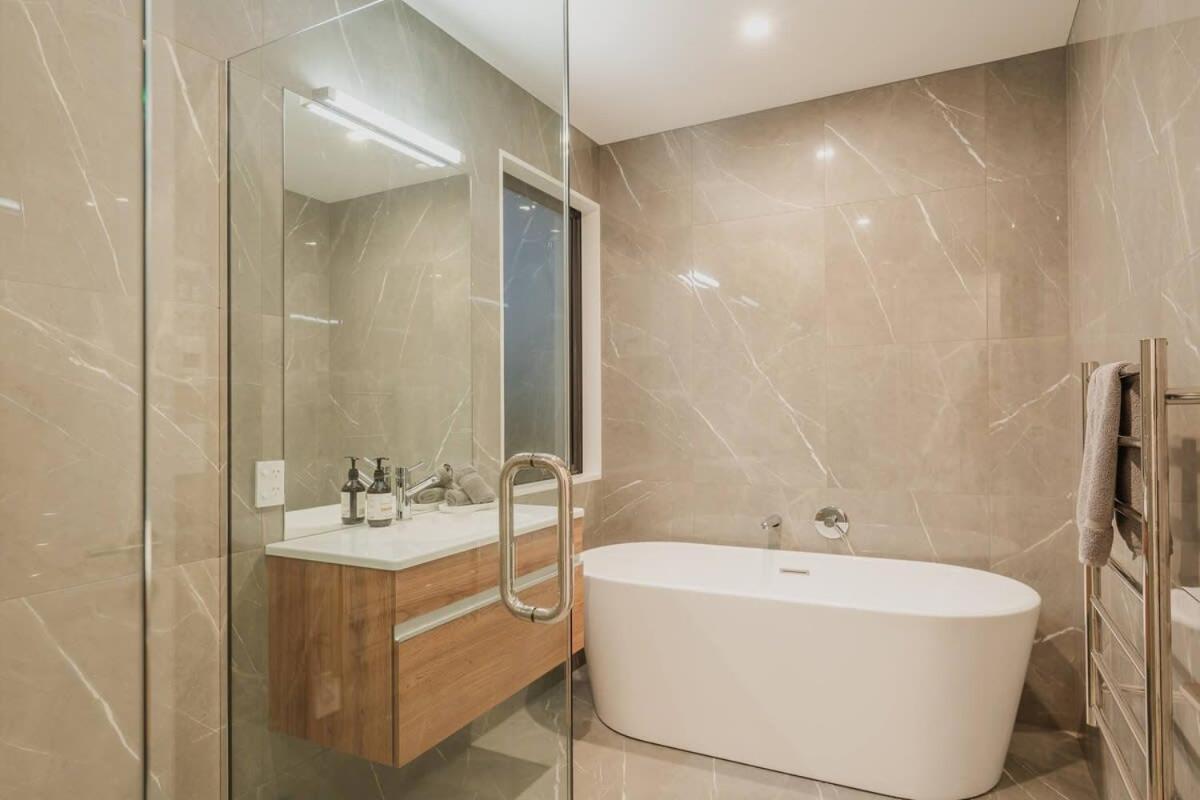 Elegant 3Br Home On Mustang Avenue ไครสต์เชิร์ช ภายนอก รูปภาพ