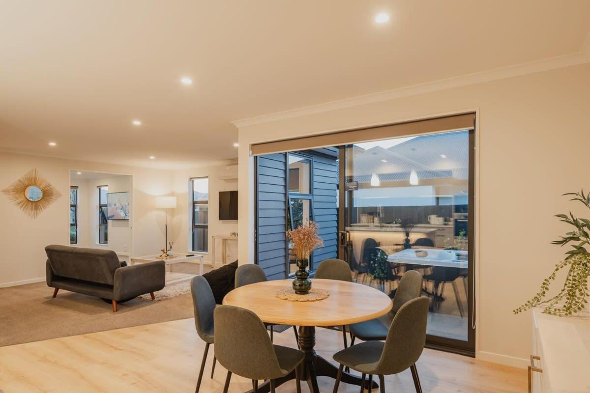 Elegant 3Br Home On Mustang Avenue ไครสต์เชิร์ช ภายนอก รูปภาพ
