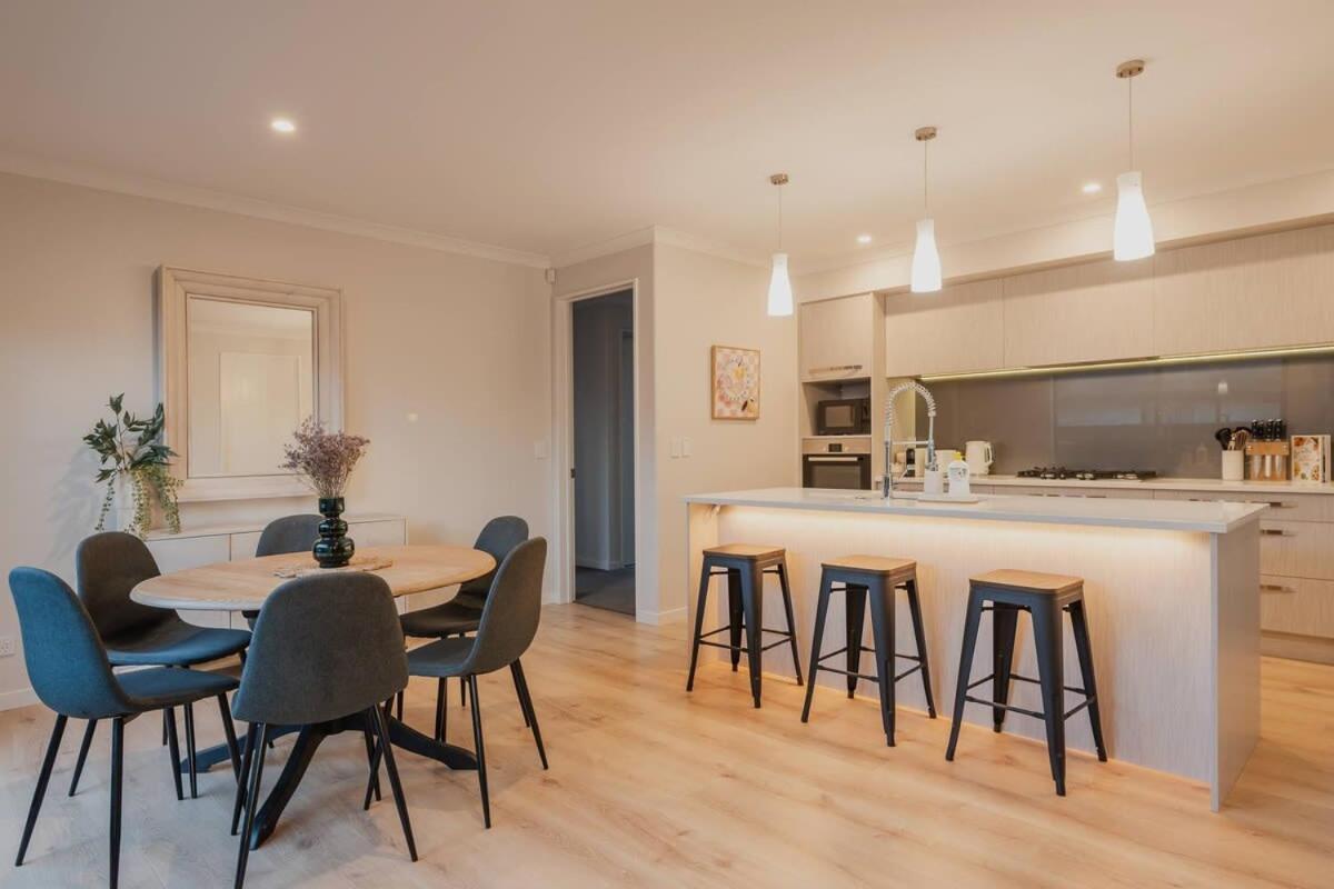 Elegant 3Br Home On Mustang Avenue ไครสต์เชิร์ช ภายนอก รูปภาพ