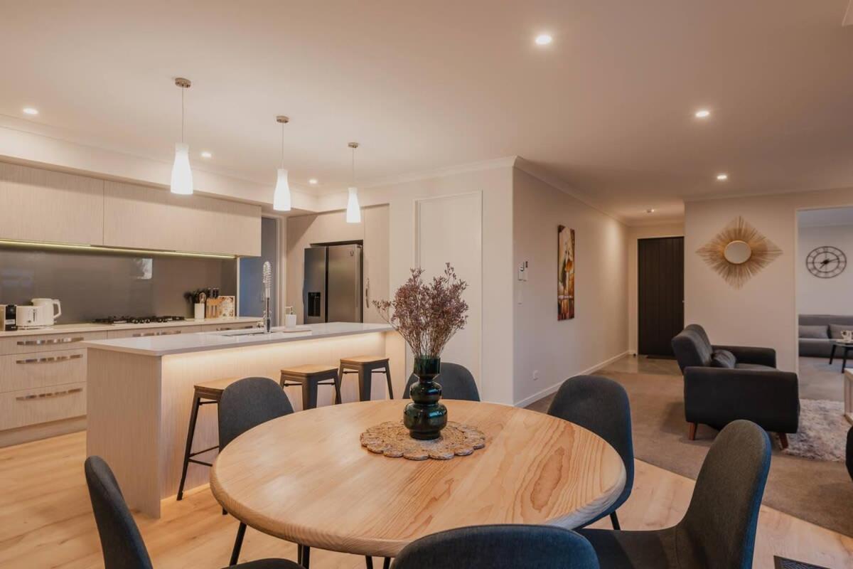 Elegant 3Br Home On Mustang Avenue ไครสต์เชิร์ช ภายนอก รูปภาพ