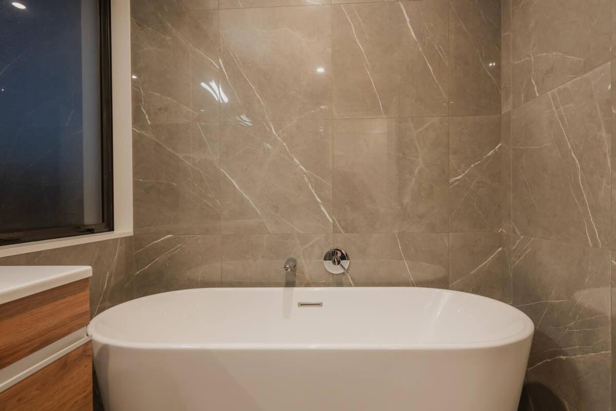 Elegant 3Br Home On Mustang Avenue ไครสต์เชิร์ช ภายนอก รูปภาพ